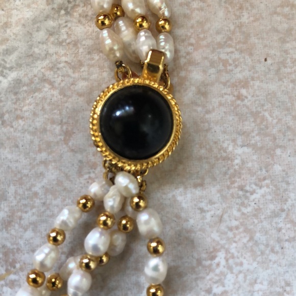 15 in long 4 strand fresh water pearl/black onyx multi strand necklace. - Picture 3 of 5